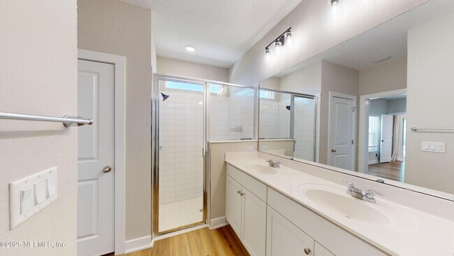 Building Photo - 257 Windermere Way