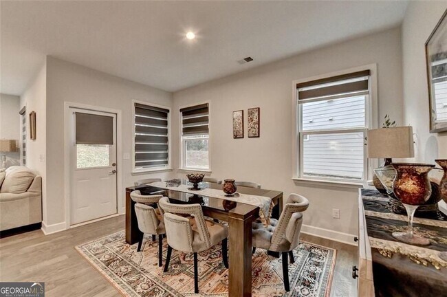 Building Photo - 811 Pineberry Ct