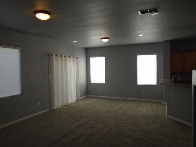 Building Photo - BEAUTIFUL WHITNEY OAKS HOME WITH 3+ BEDROOMS, 3 FULL BATHS, & 2 CAR GARAGE!