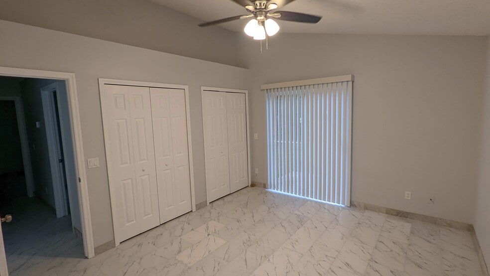 Building Photo - 3048 Pineda Dr