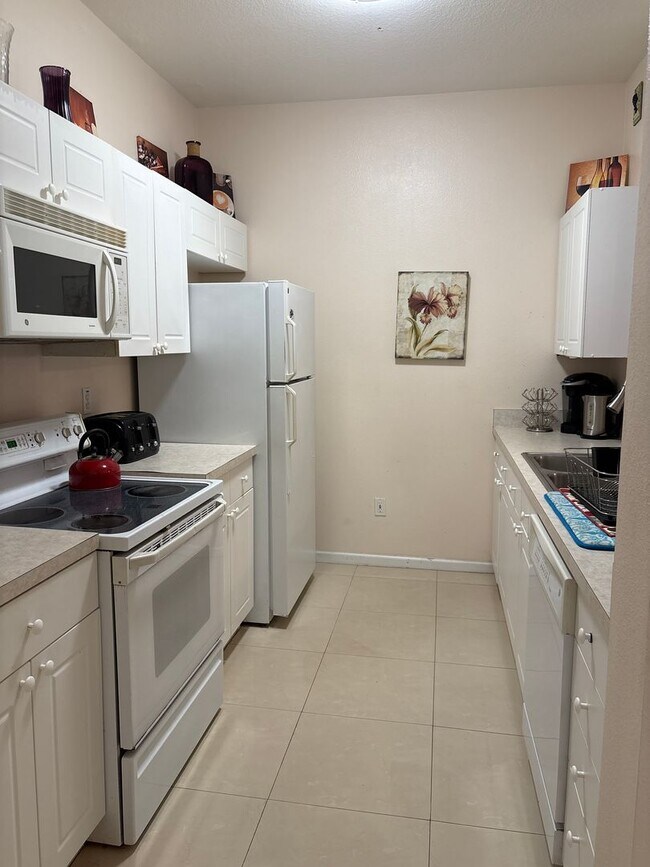 Building Photo - 8102 Princess Palm Ln