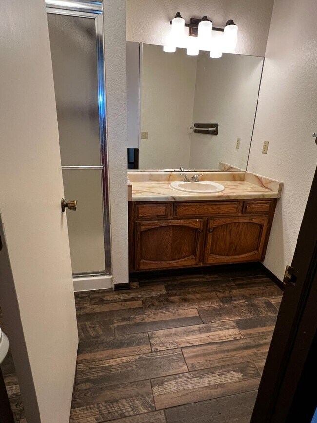 Building Photo - 443 E Scenic Dr