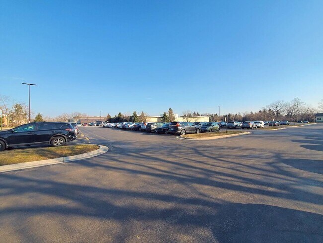 Building Photo - 1500 Robin Cir