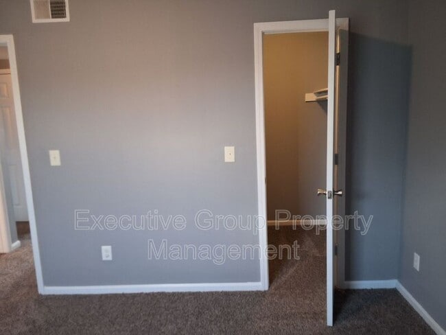 Building Photo - 355 Elmwood Dr