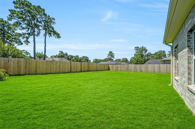 Building Photo - 13614 Pine Dr