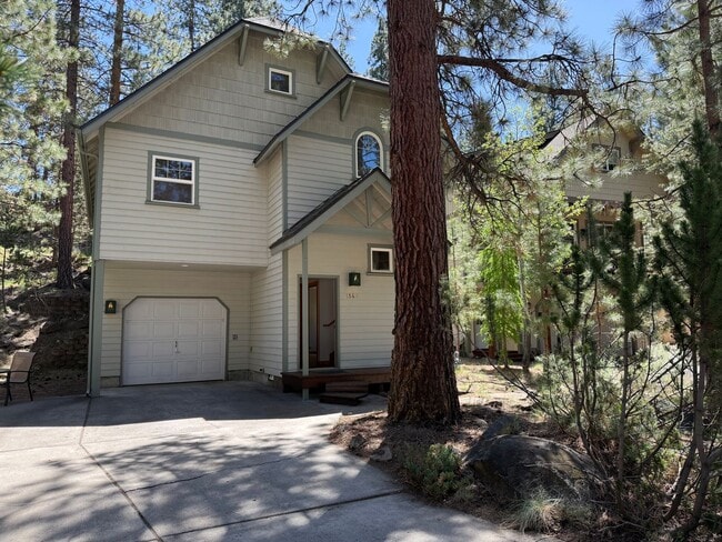 Primary Photo - Unique 2 Bed/2 Bath Craftsman on Bend's We...