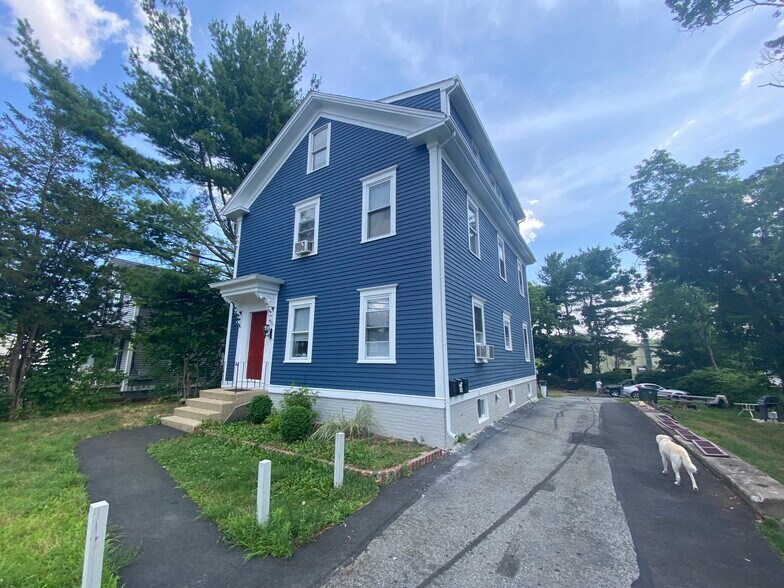 Building Photo - 1048 Main St