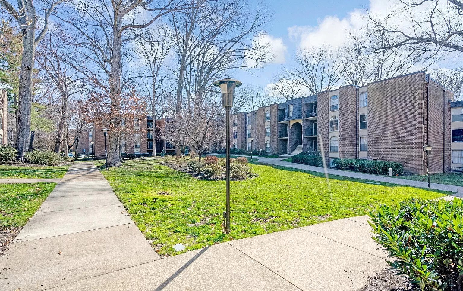 Building Photo - 3304 Woodburn Village Dr