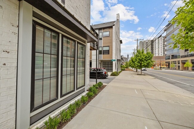 Building Photo - 1207 Minter Pl