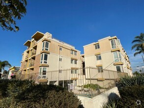 Building Photo - Beautiful Remodeled Condo In North Park w/...