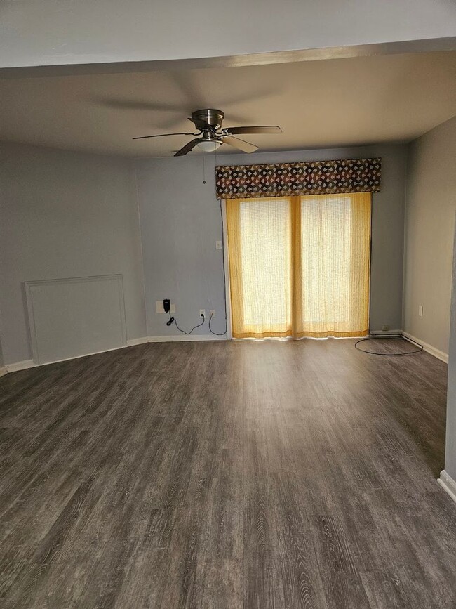 Building Photo - Updated Two Bedroom Towne Home in Churchland