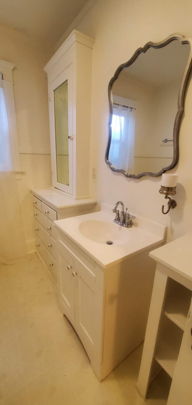 Vanity style sink - 1229 N Orange Grove Ave