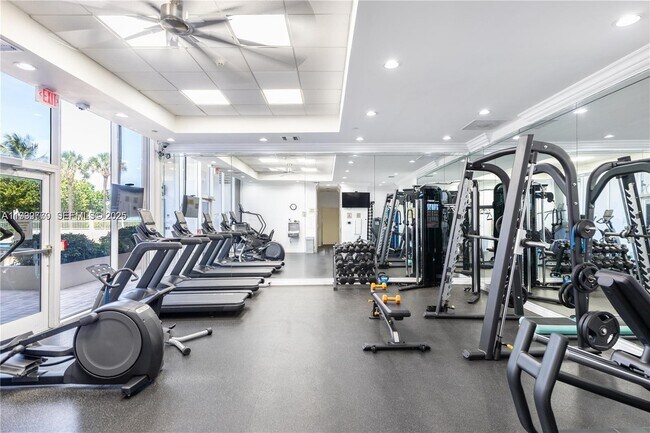 Building Photo - 8855 Collins Ave