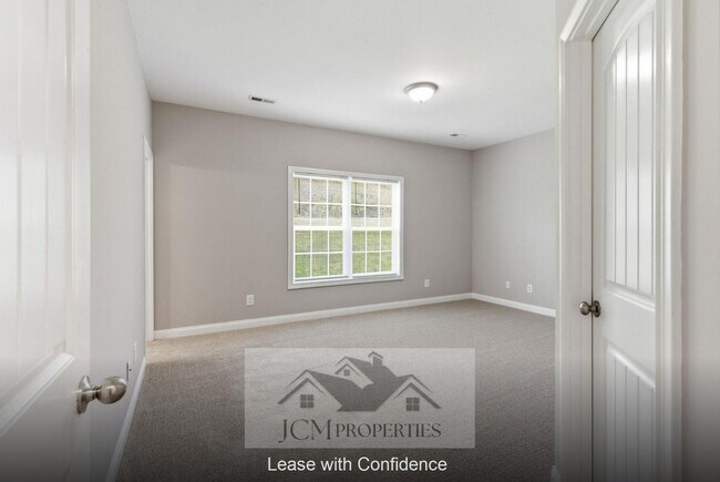 Building Photo - 925 Dawson Creek Way