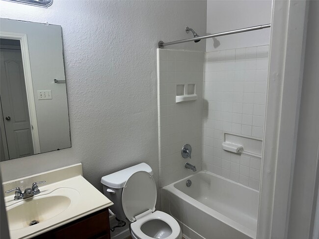 Building Photo - 15214 Bartlett Landing Dr