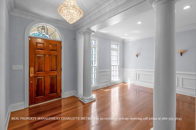 Building Photo - 529 Queens Rd