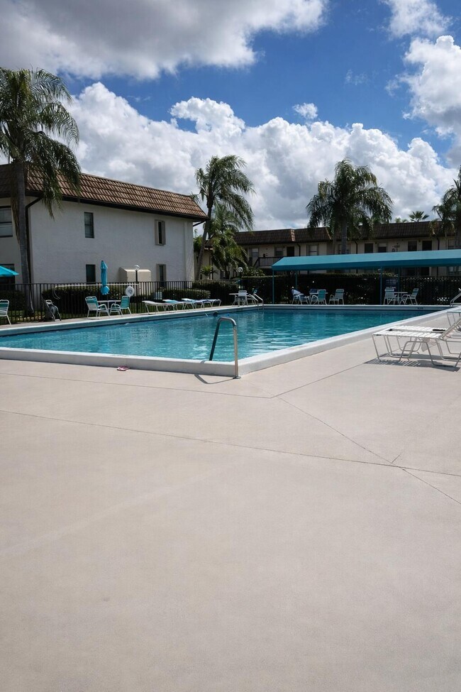 Building Photo - 7118 Golf Colony Ct