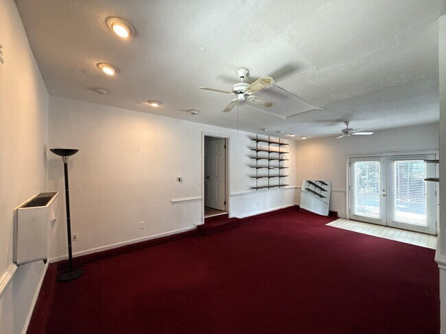 Building Photo - 3-Bedroom Home Close to Ballantyne!