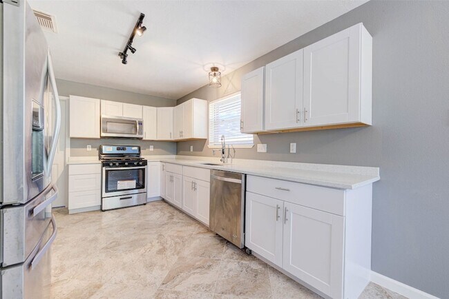 Building Photo - 17930 Seven Pines Dr