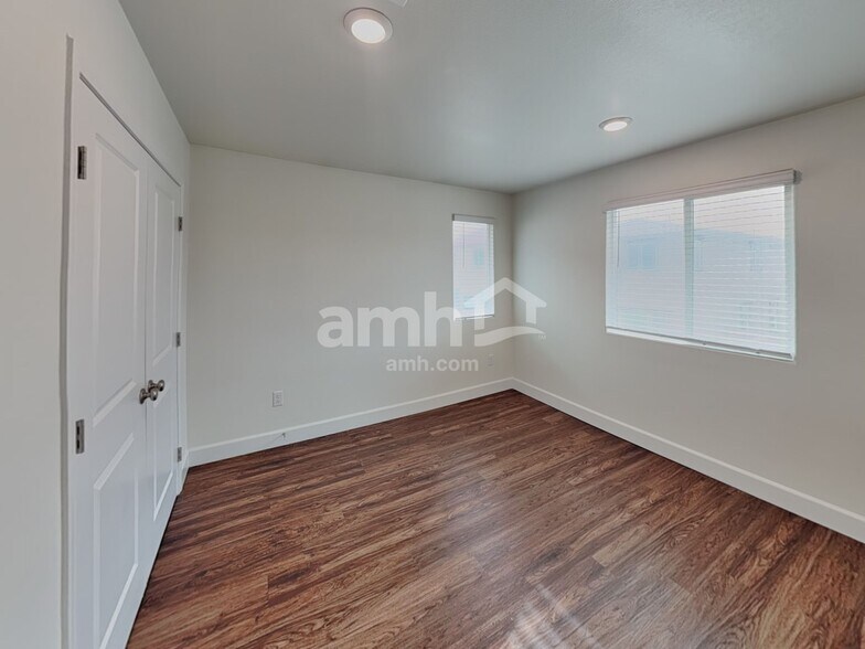 Building Photo - 341 Seville Ave