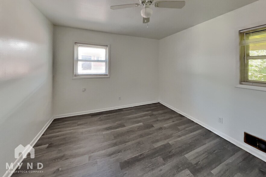 Building Photo - 1429 Vesta Ave