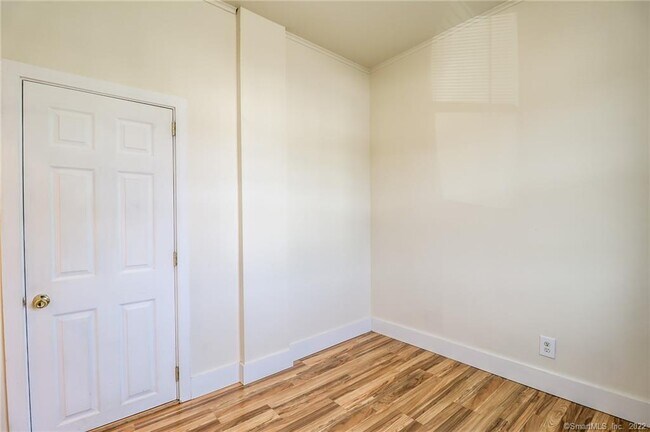 Building Photo - 24 Elm St