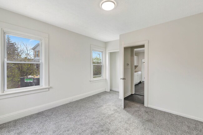 Building Photo - 6985 Beechmont Ave