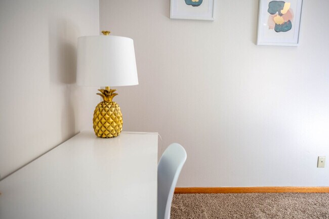 Building Photo - 202 NW Sharmin Dr