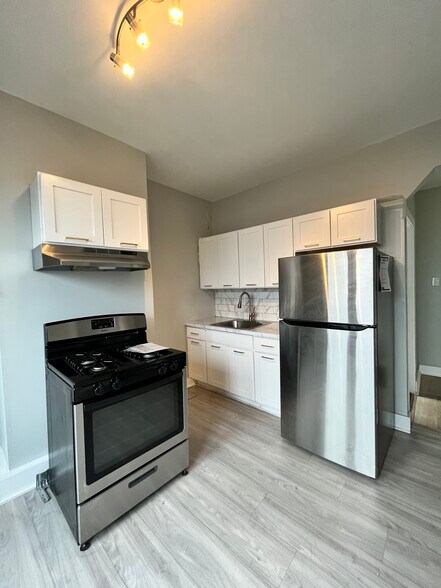122 Randolph Ave 3R - 120 Randolph Ave