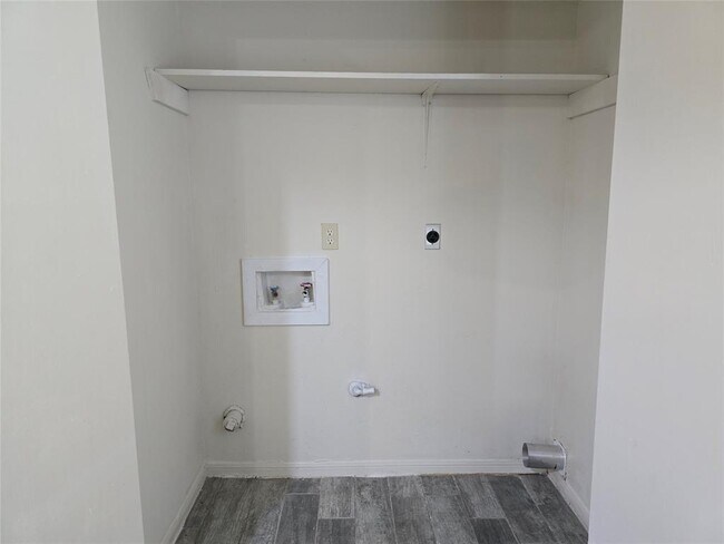 Building Photo - 502 Sturgis St