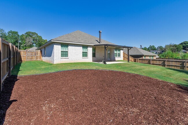Building Photo - Prattville Rental available now!