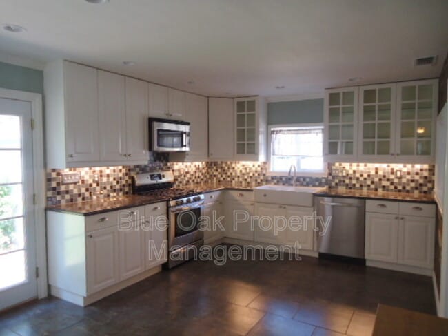 Building Photo - 1705 Arcadian Ave