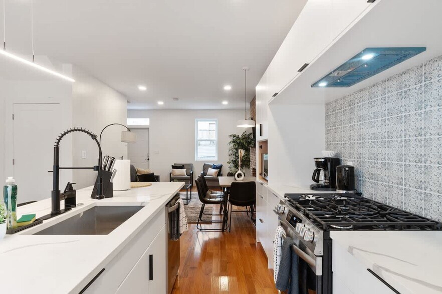 Kitchen Island, Stove and Oven - 1238 Butterfield Way