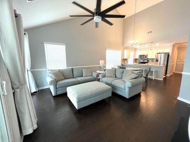 Building Photo - ONE MONTH FREE with a sixteen-month lease. Two Bedroom, Furnished Condo in Windsor Green in Carol...