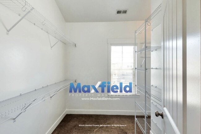 Building Photo - 3 BD + Office 2 BA 2 GA Luxury Townhouse  ...