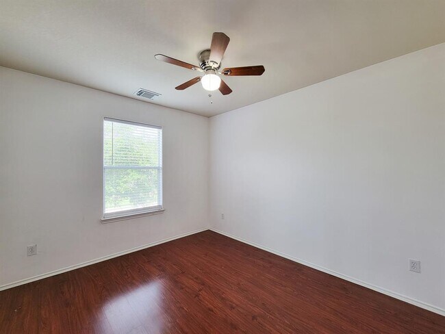 Building Photo - 2131 Cold River Dr