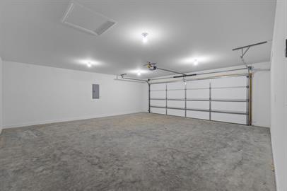 Building Photo - 302 Oak Grv Cir