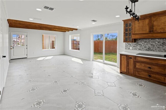 Building Photo - 1404 Karen Dr