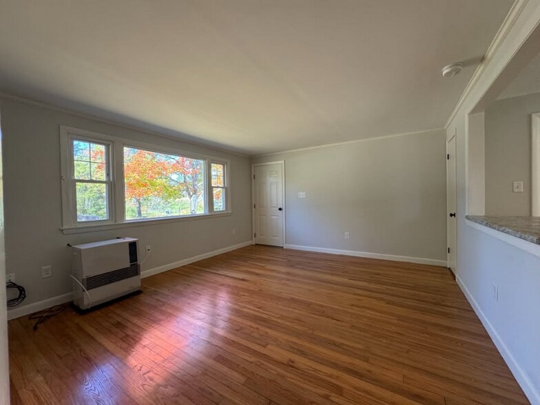 Building Photo - 98 Burnell Dr