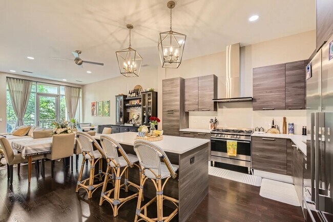 Building Photo - Beautiful 3 bedroom 3 Bathroom home