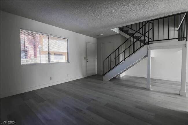 Building Photo - 200 Bel Port Dr