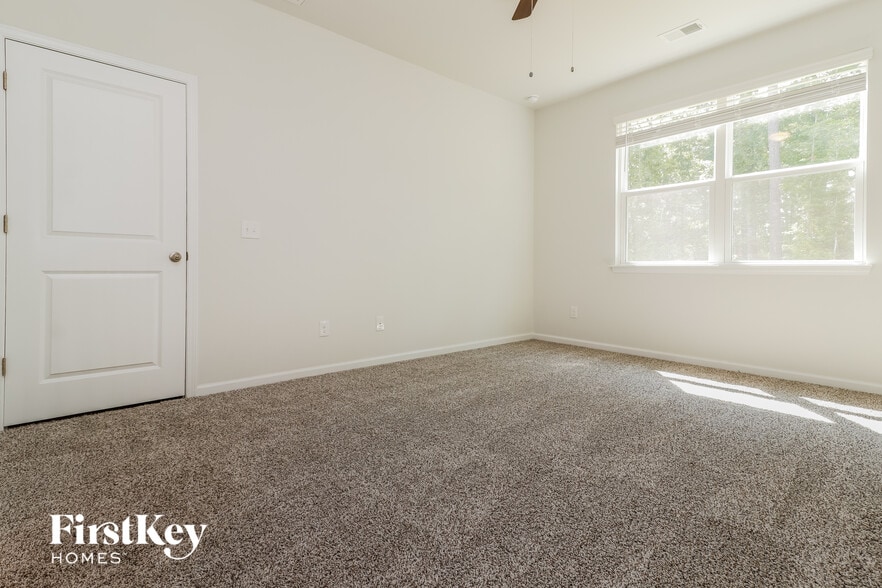 Building Photo - 544 Wayton Cir