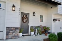 Building Photo - 3 Bed 3.5 Bath Luxury Townhome in Convenient Location!