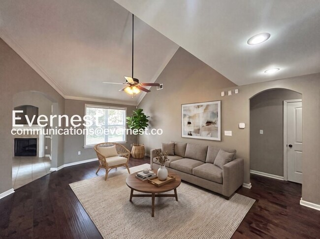Building Photo - 4 Bed/2.5 Bath Home with Garage / Pet-Friendly / Vouchers Accepted / Available Now!
