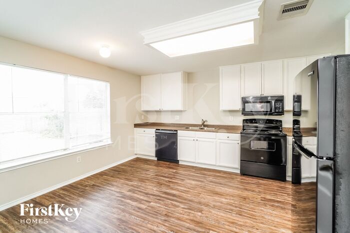 Building Photo - 6026 Ironmill Creek