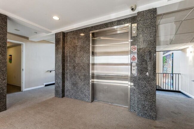 Building Photo - 17 Meadow Rd