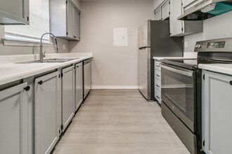 Building Photo - Newly Renovated 2bed 2 bath !Townhome