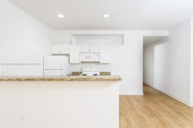 Building Photo - 150 SE 3rd Ave