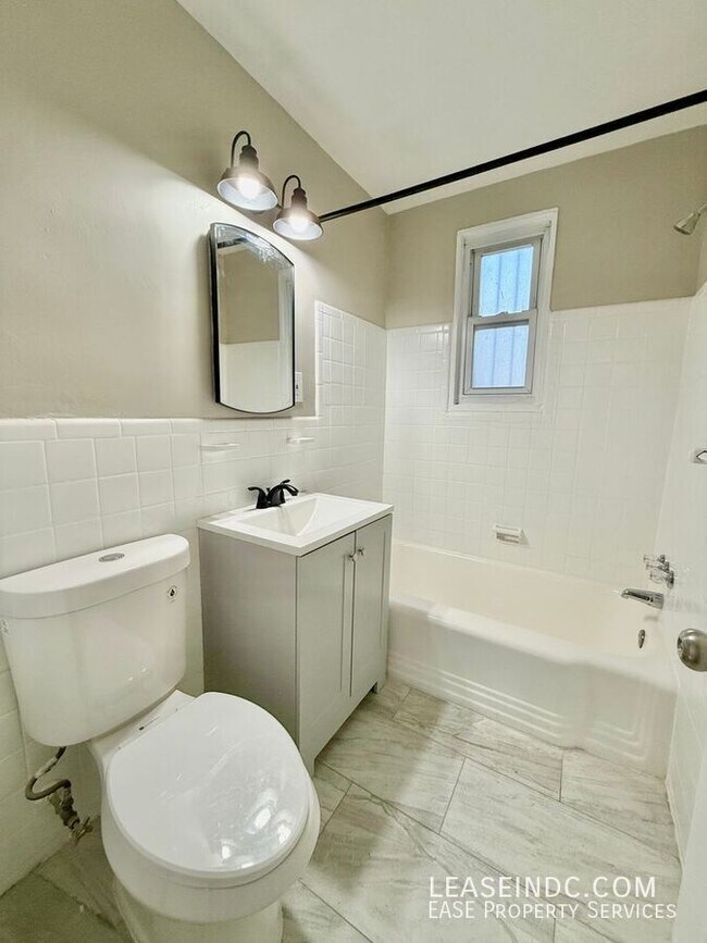 Building Photo - 4407 2nd St NE