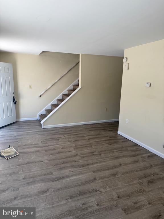 Building Photo - 425 Factory St